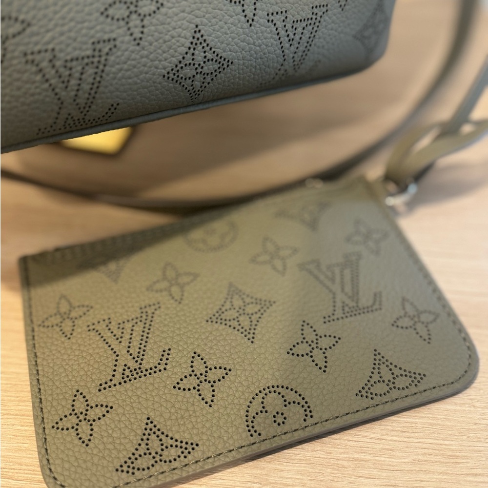Louis Vuitton 2025 fall olive green mahina two way tote - Picture 10 of 11